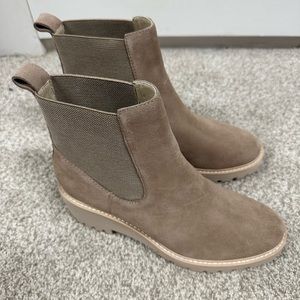 Dolce Vita Helen Chelsea Boots size 9